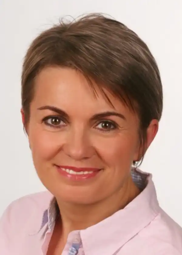 Holló Mónika