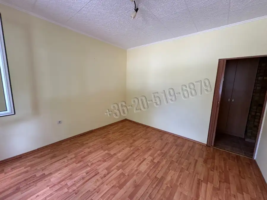 Albérlet, kiadó panellakás, Paks