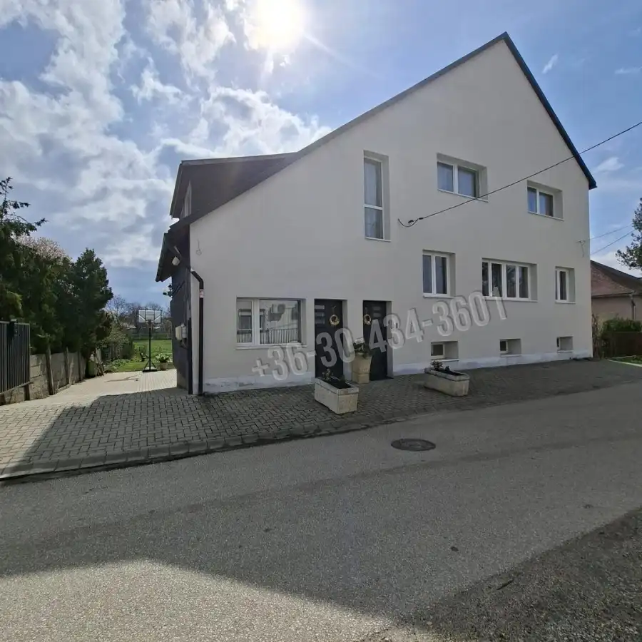 eladó családi ház, Bicske