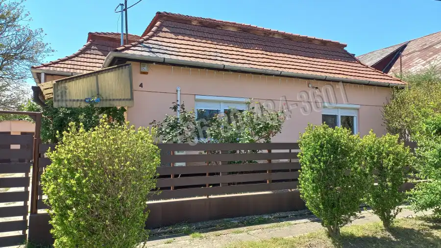 eladó családi ház, Bicske