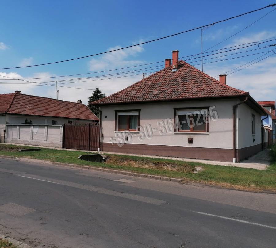 eladó családi ház, Cegléd