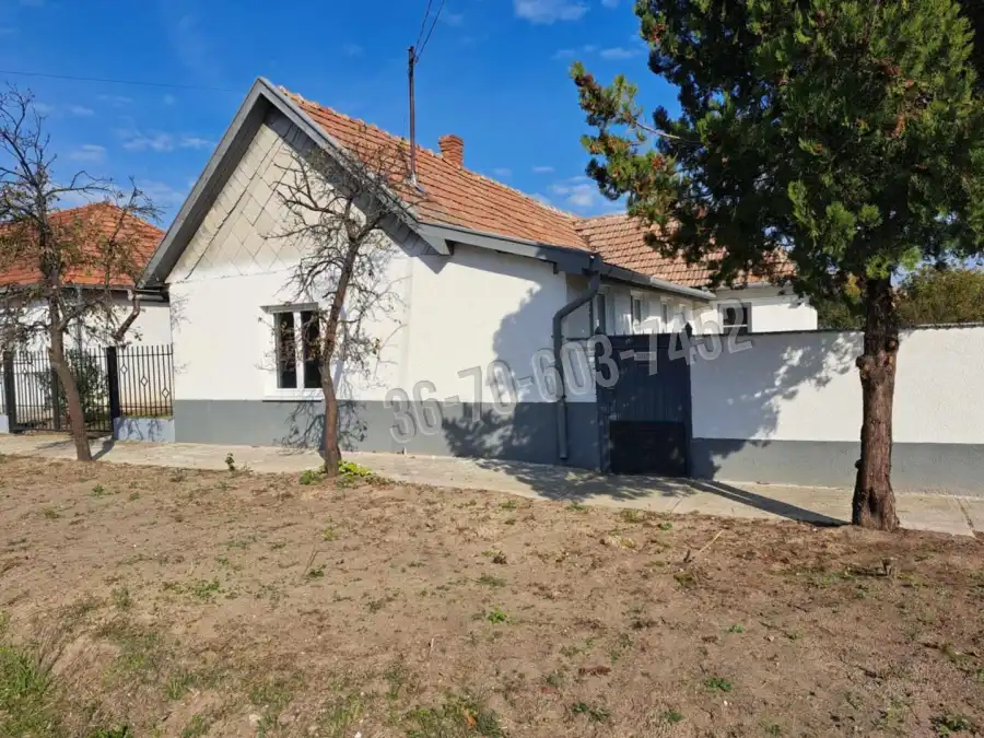 eladó családi ház, Jászfényszaru