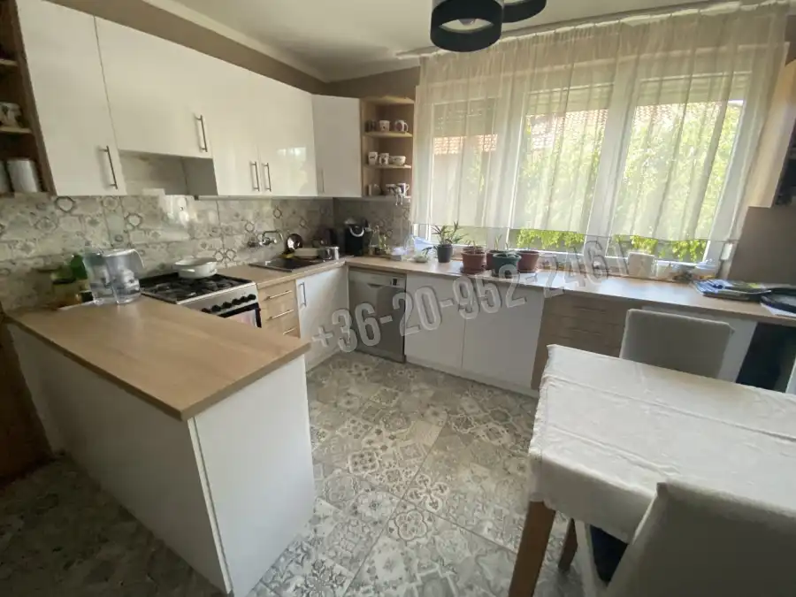 eladó családi ház, Komárom