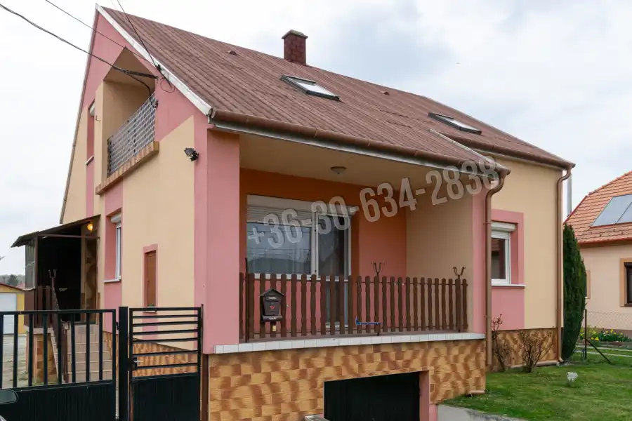 eladó családi ház, Máriakálnok