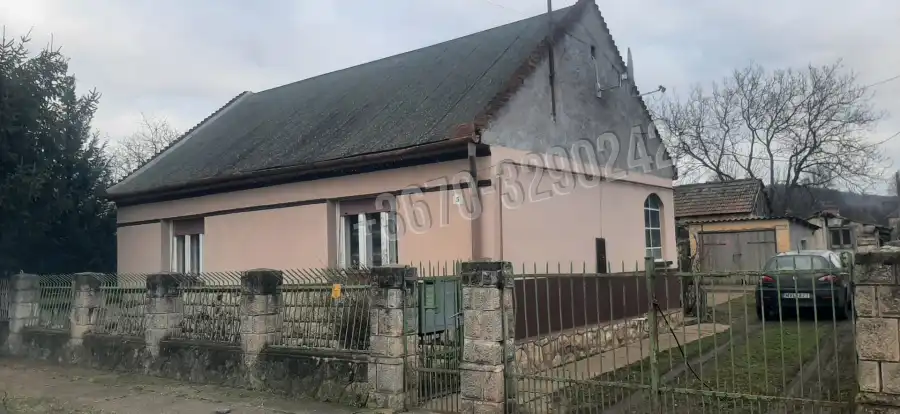eladó családi ház, Monok