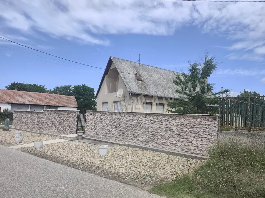 eladó családi ház, Örkény