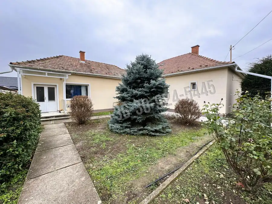 eladó családi ház, Pécel