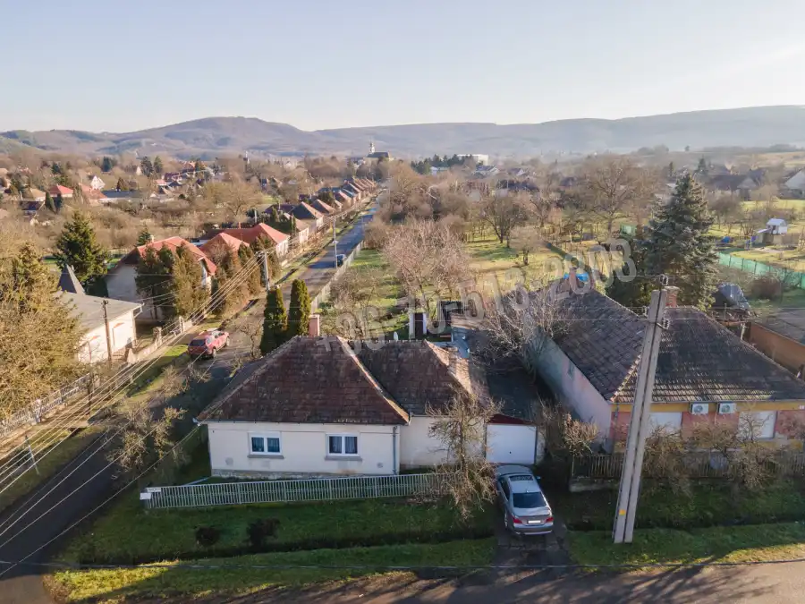 eladó családi ház, Romhány