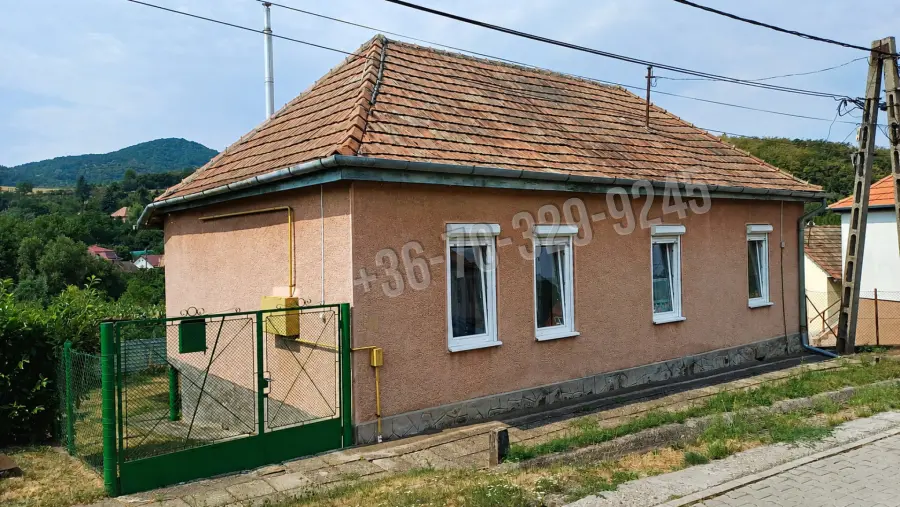 eladó családi ház, Somoskőújfalu