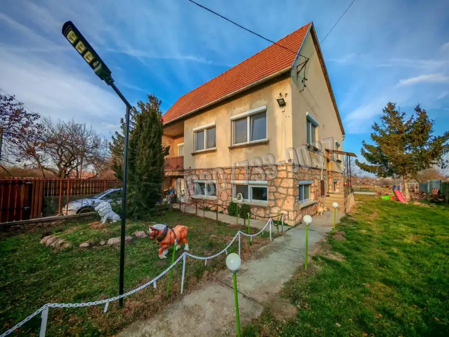 eladó családi ház, Szákszend