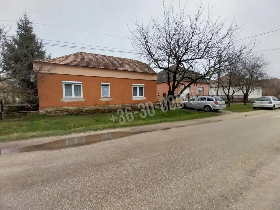eladó családi ház, Szákszend