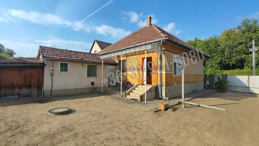 eladó családi ház, Tura
