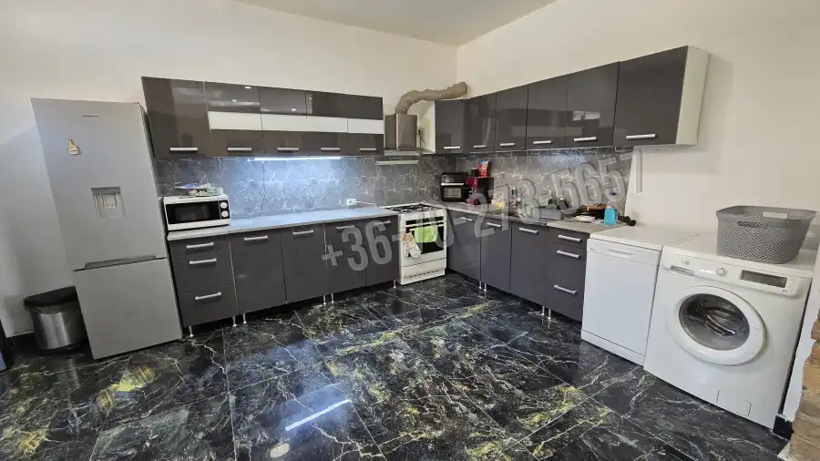 eladó családi ház, Újpetre