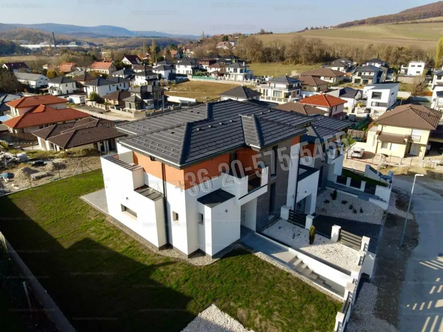 eladó családi ház, Üröm