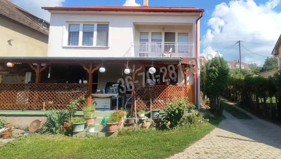 eladó családi ház, Vác