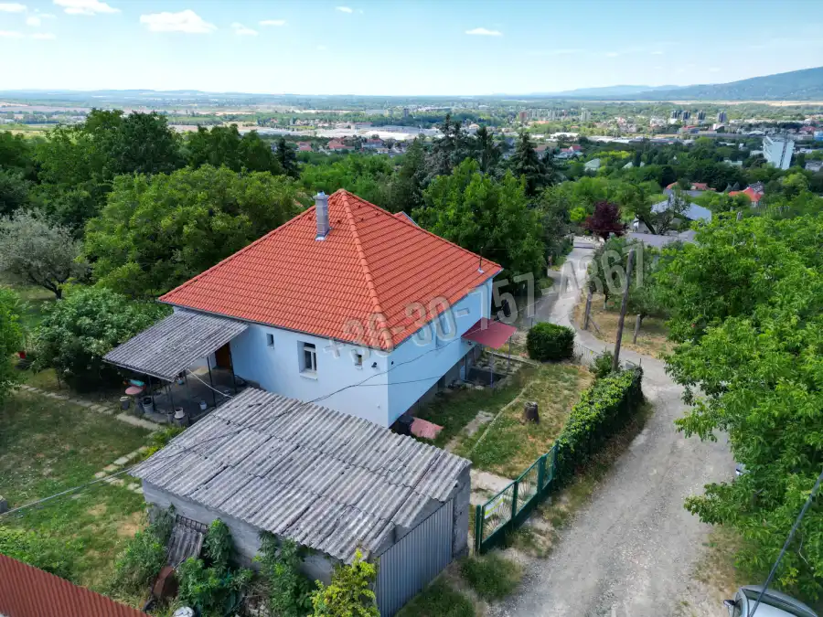 eladó családi ház, Vác