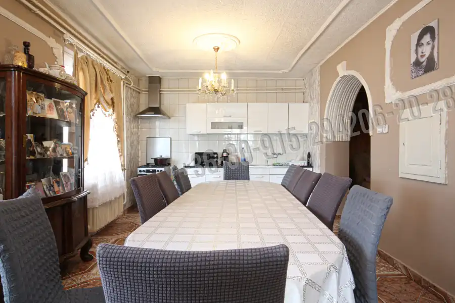 eladó családi ház, Vác