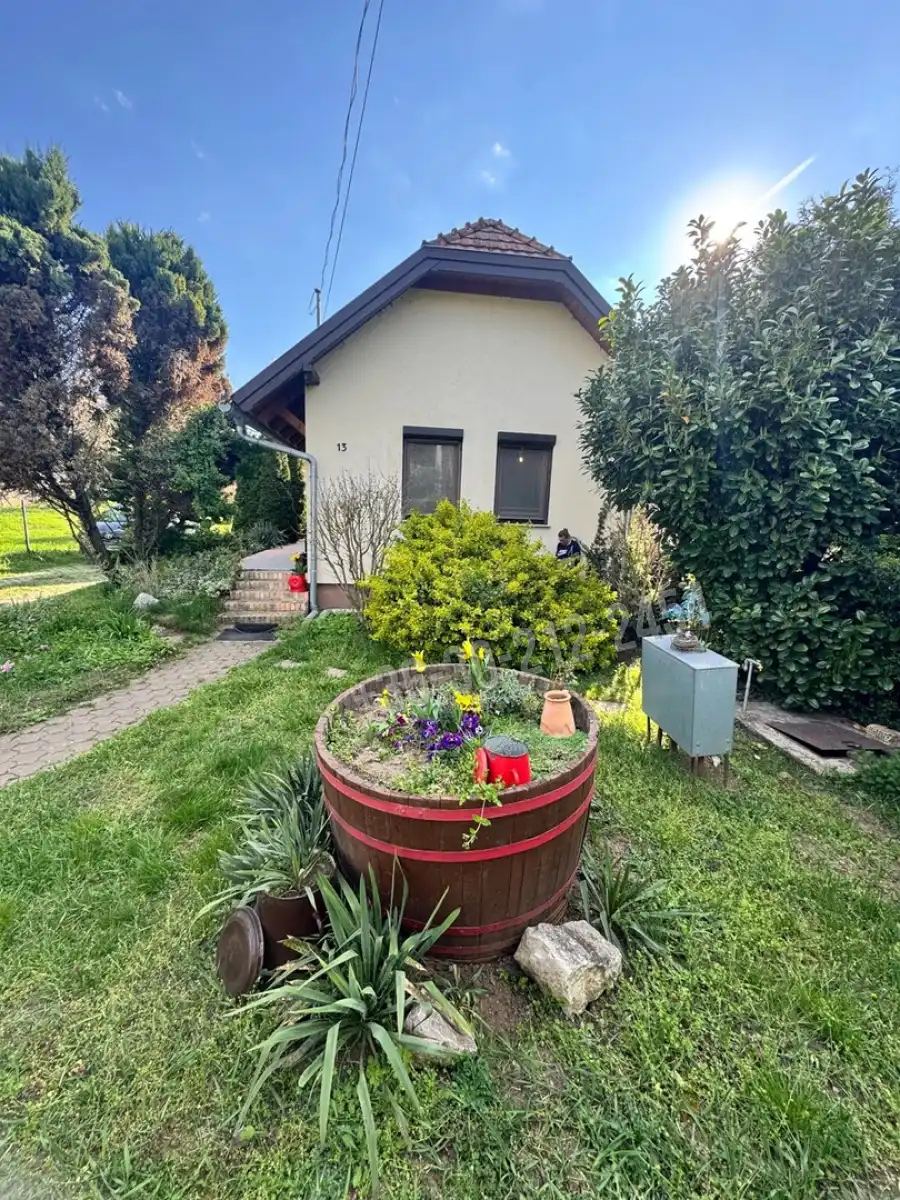 eladó családi ház, Vácduka