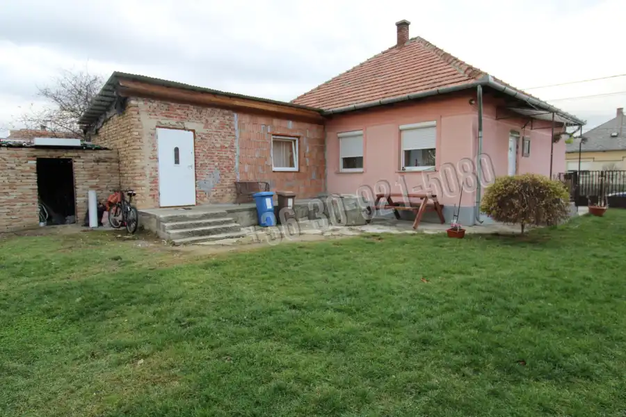 eladó családi ház, Valkó