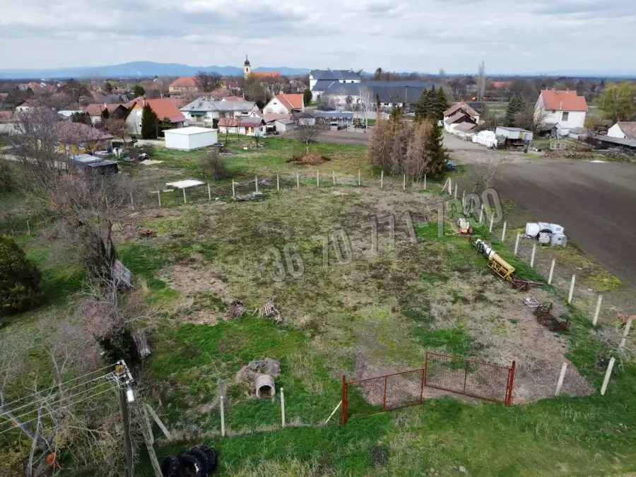 eladó  Építési telek, Boconád