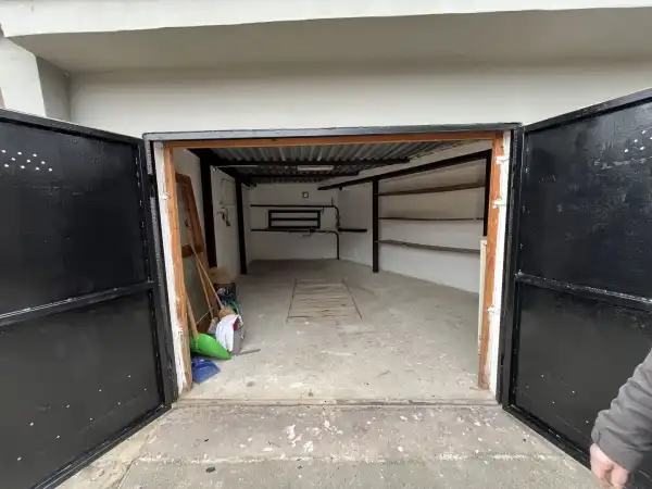 Eladó garázs, Dunaújváros 22 m² 6.5 M Ft