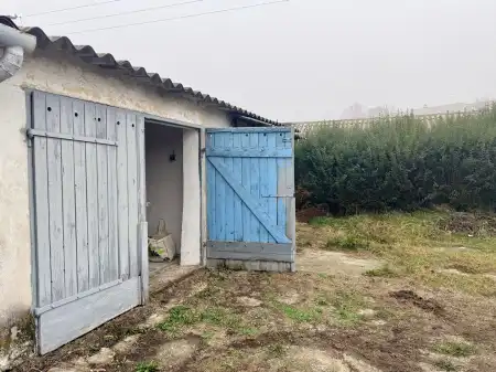 eladó garázs, Oroszlány