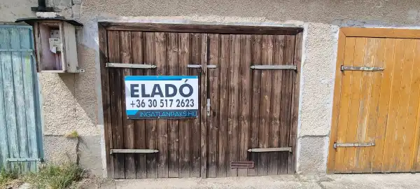 Eladó garázs, Paks 15 m² 10 M Ft