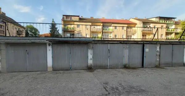 Eladó garázs, Vác 17 m² 6.9 M Ft