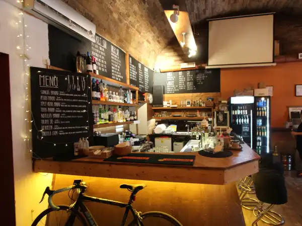 Eladó hidegkonyhás vendéglátóegység, Budapest, IX. kerület 130 m² 17.5 M Ft