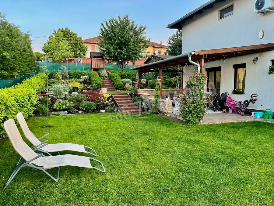 eladó ikerház, Pécel