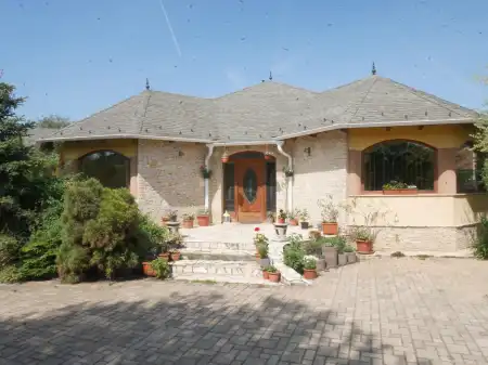 eladó ingatlan, Albertirsa