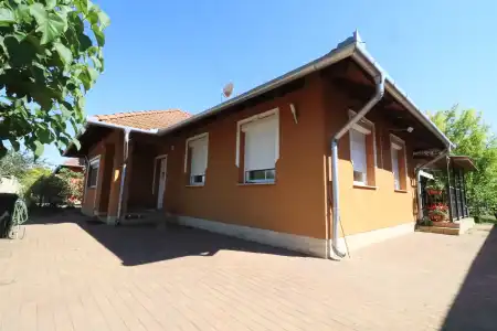 eladó ingatlan, Albertirsa