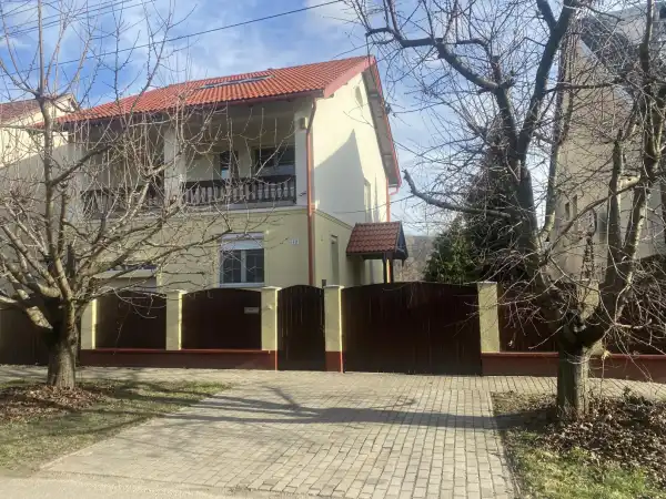 Eladó ingatlan, Baj 5 szoba 231 m² 148.9 M Ft