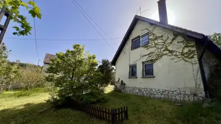 eladó ingatlan, Bakonyszentlászló