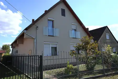 Eladó ingatlan, Balatonfenyves 8 szoba 200 m² 180 M Ft
