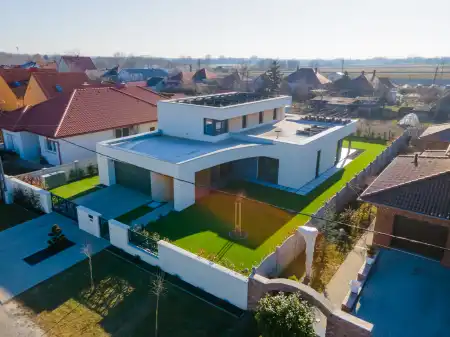 Eladó ingatlan, Balatonkeresztúr 4+3 szoba 280 m² 550 M Ft