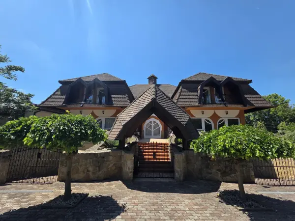 Eladó ingatlan, Balatonlelle 12 szoba 480 m² 399.9 M Ft