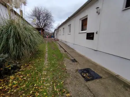 eladó ingatlan, Bár