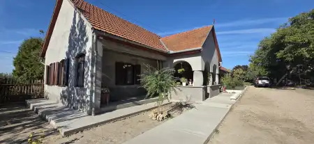 eladó ingatlan, Baracs