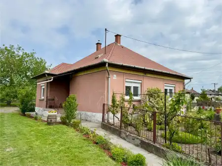 eladó ingatlan, Besenyőtelek
