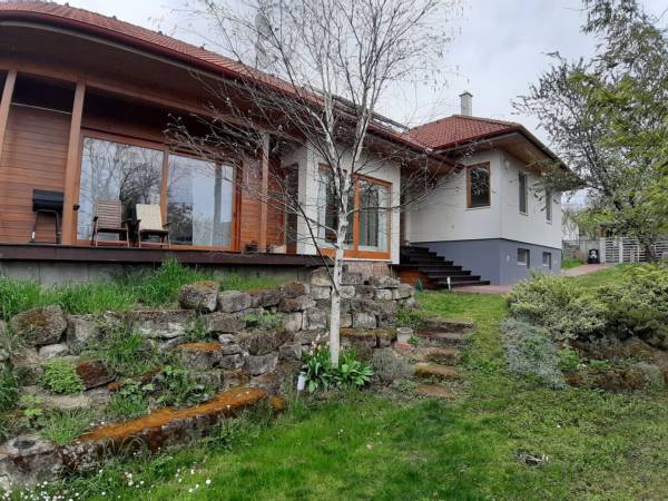 eladó ingatlan, Biatorbágy