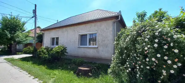 Eladó ingatlan, Bicske 2 szoba 79 m² 64.5 M Ft