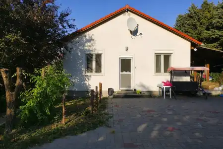 eladó ingatlan, Bicske