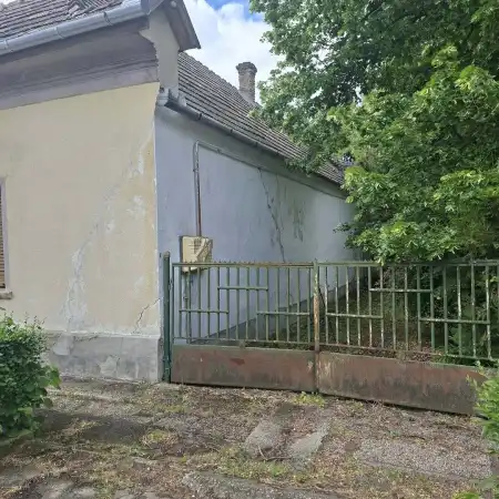 eladó ingatlan, Bicske