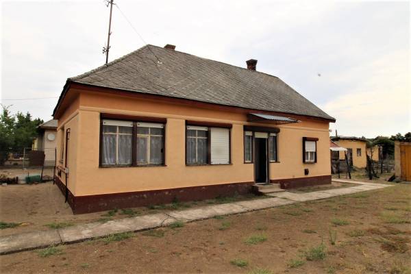 eladó ingatlan, Bugyi