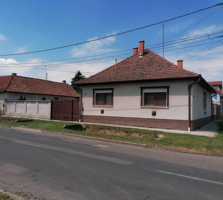 eladó ingatlan, Cegléd