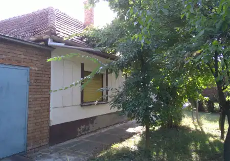 eladó ingatlan, Cegléd
