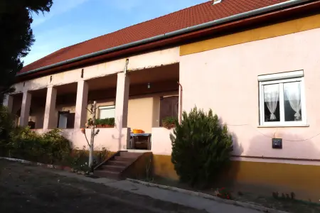 eladó ingatlan, Ceglédbercel