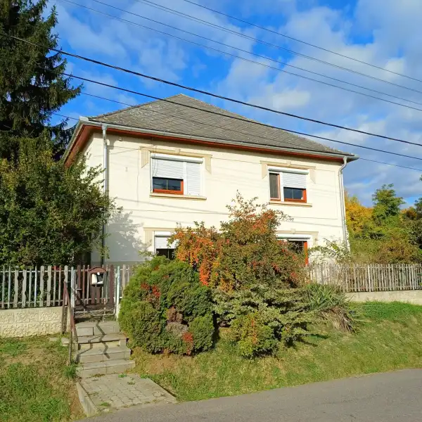 Eladó ingatlan, Cered 3+1 szoba 93 m² 25 M Ft Eladó ingatlan, Cered 3+1 szoba 93 m² 25 M Ft