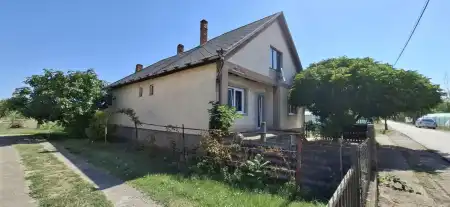 eladó ingatlan, Csány